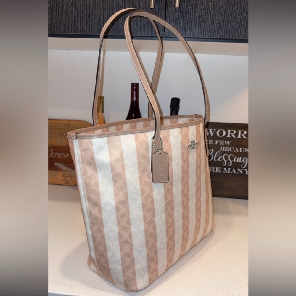 NEW!! NWT Coach Large City Tote Tan&White Striped Tote Bag with Silver Hardware🤍 - Picture 2 of 9